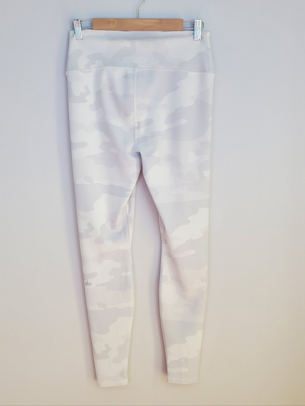 Alo Yoga High-Waist White Camo Vapor Legging Size Large